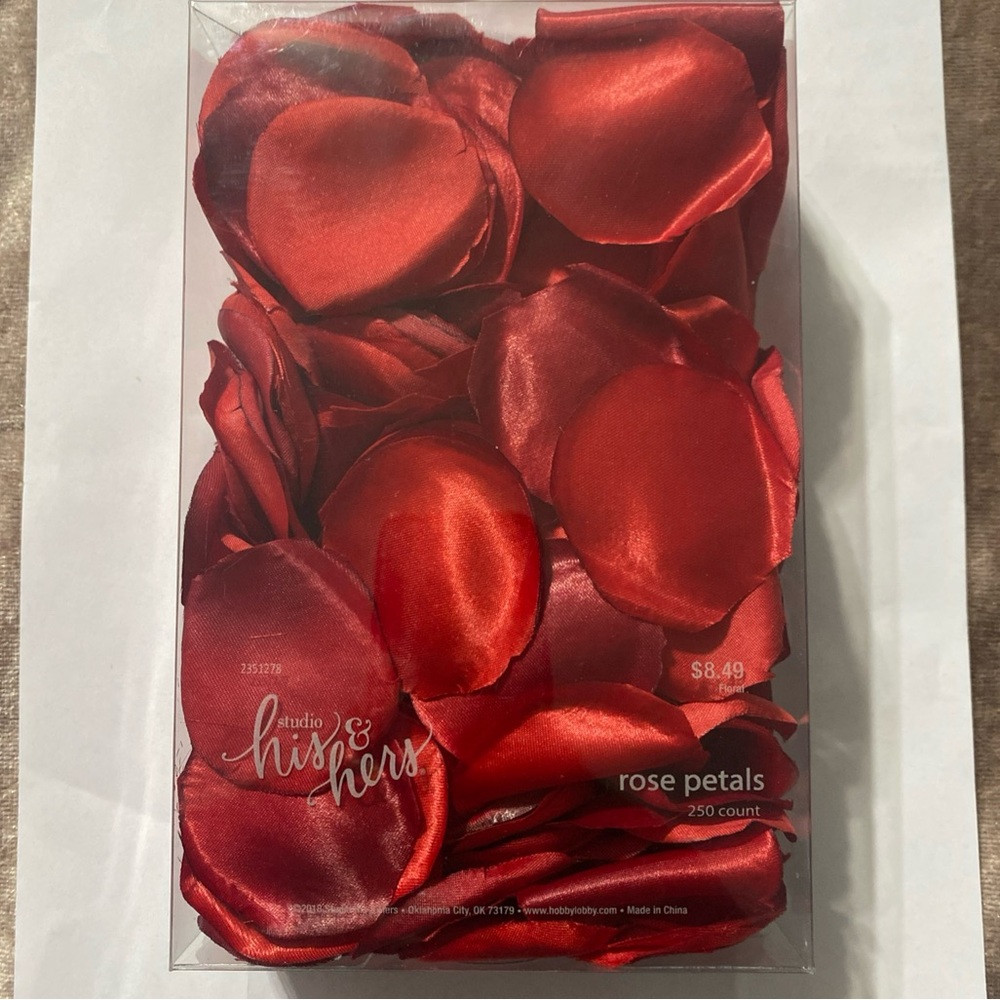 Studio His & Hers Red satin Rose Petals 250 count